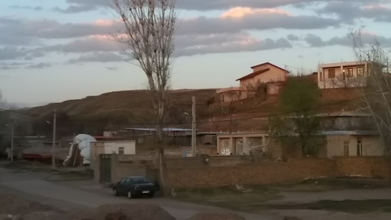 اقامتگاه بومگردی گل سرخ - اقامتگاه بومگردی گل سرخ, V7Q8+PCV, Qarah Charyan, Zanjan Province, Iran