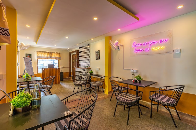 The Hosteller Mussoorie, Mall Road - The Hosteller Mussoorie, Mall Road Tibetan Market Gali, behind Accord Hotel, The Mall Road, Mussoorie, Uttarakhand 248179, India
