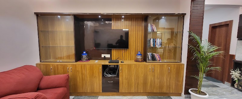 The Mid City Home - The Mid City Home, 7th floor flat, Ishwar Tower, 71, Luxa Rd, Godowliya, Sidhgiribagh, Varanasi, Uttar Pradesh 221010, India