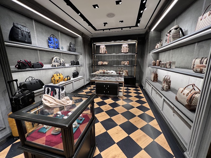 Gucci - Frankfurt Goethestrasse - Gucci - Frankfurt Goethestrasse, Goethestraße 5, 60313 Frankfurt am Main, Germany