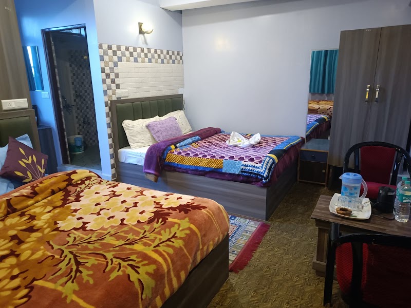 Shiv Inn Stay !! Mountain View Homestay !! Near Mall Road - Shiv Inn Stay !! Mountain View Homestay !! Near Mall Road Lower Toong Soong Rd, near Priyanka hotel, Manbari Basti, Darjeeling, West Bengal 734101, India