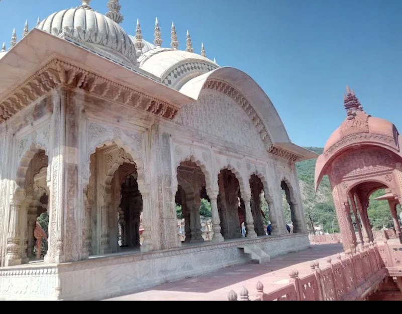 Moosi Maharani Ki Chhatri - Moosi Maharani Ki Chhatri HH9V+P5X, City Palace Rd, Mohalla Ladiya, Alwar, Rajasthan 301001, India