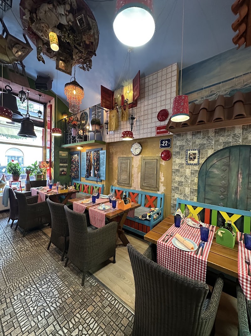 Luka Lu - Luka Lu Újezd 33/402, Malá Strana, 118 00 Praha-Praha 1, Czechia