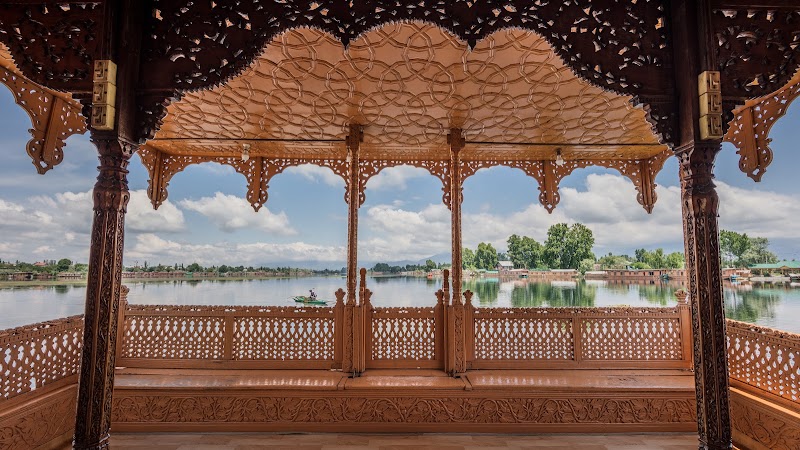 Floating Heaven Best Houseboat In Srinagar