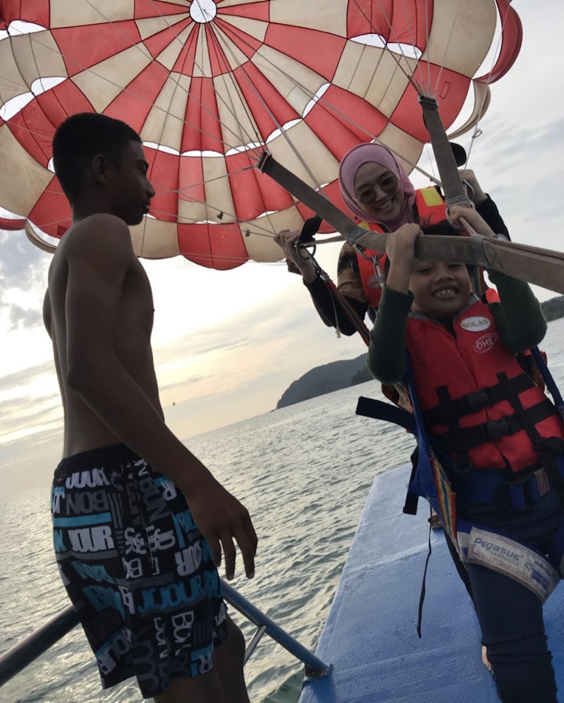XOXO Watersports - XOXO Watersports, Kiosk No 10, Pantai Cenang Berdekatan Sandy Beach Resort, 07000 Langkawi, Kedah, Malaysia