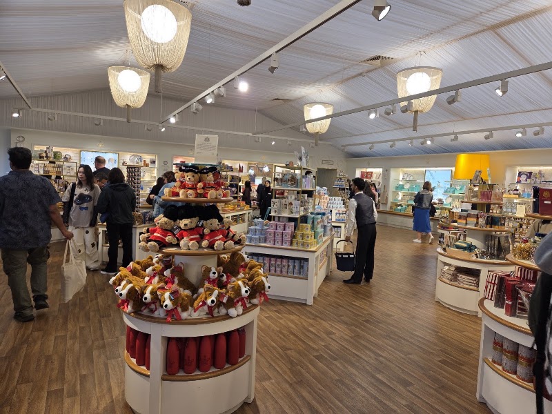 Buckingham Palace Shop - Buckingham Palace Shop, 7 Buckingham Palace Rd, London SW1W 0PP, UK