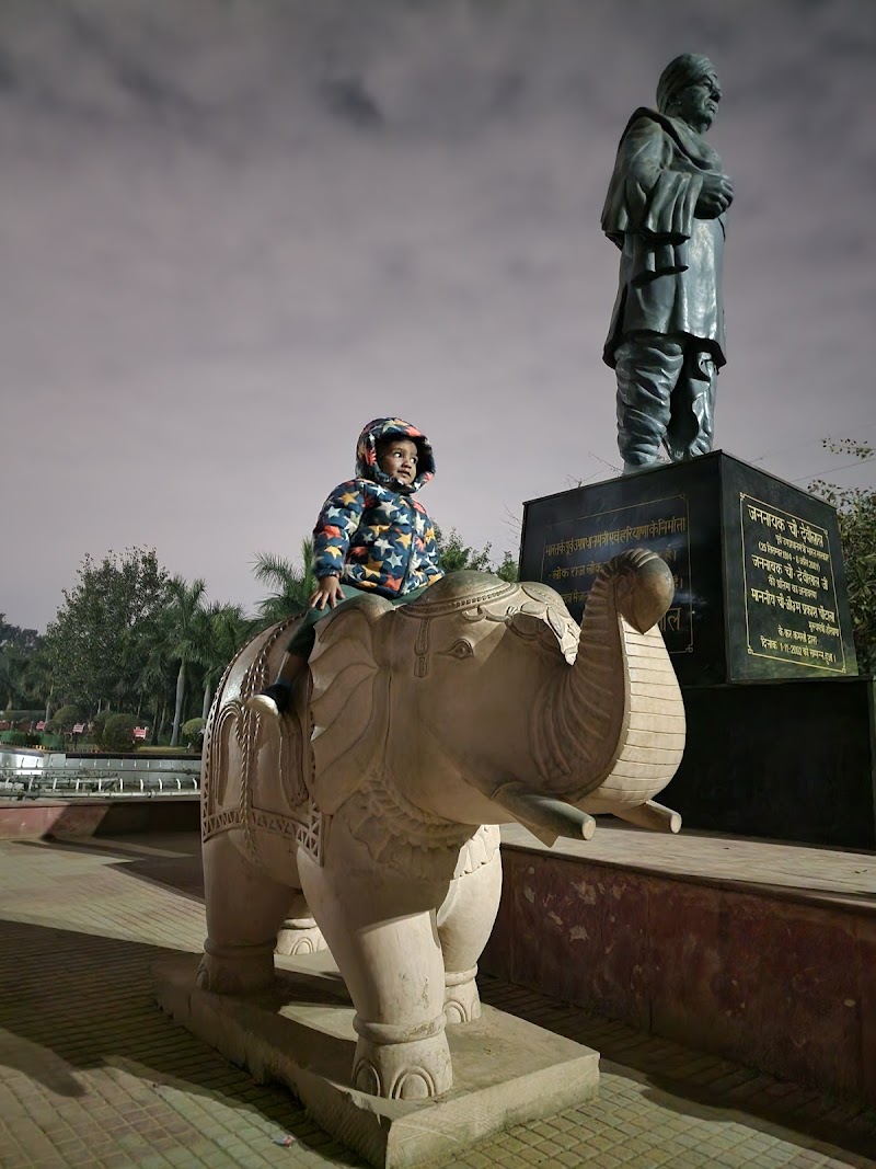Tau Devi Lal Park - Tau Devi Lal Park Sector 22 Rd, Sector 22B, Sector 22A, Sector 22, Gurugram, Haryana 122015, India
