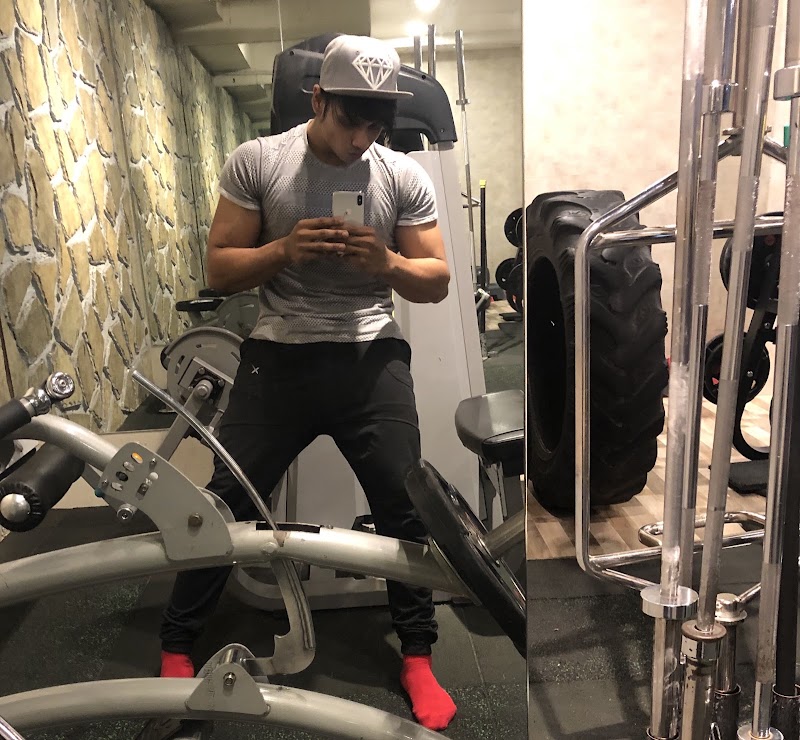 FirstFitt - FirstFitt, Anand Square, Viman Nagar Rd, opp. सिम्बिओसिस इंटरनेशनल विद्यालय, Sakore Nagar, Viman Nagar, Pune, Maharashtra 411014, India
