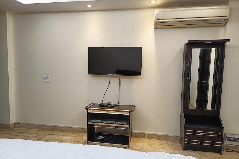 Green Leaf Apartment and Suites - Green Leaf Apartment and Suites, E 148 Ground floor, S Swaran Singh Bhandari Marg, Greater Kailash-1, C Block, Greater Kailash I, Greater Kailash, New Delhi, Delhi 110048, India