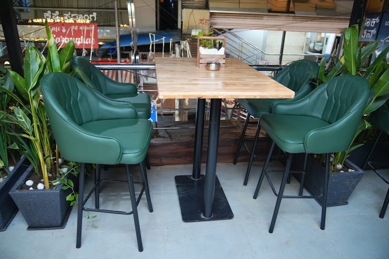 VINTAGE ADDA RESTOBAR