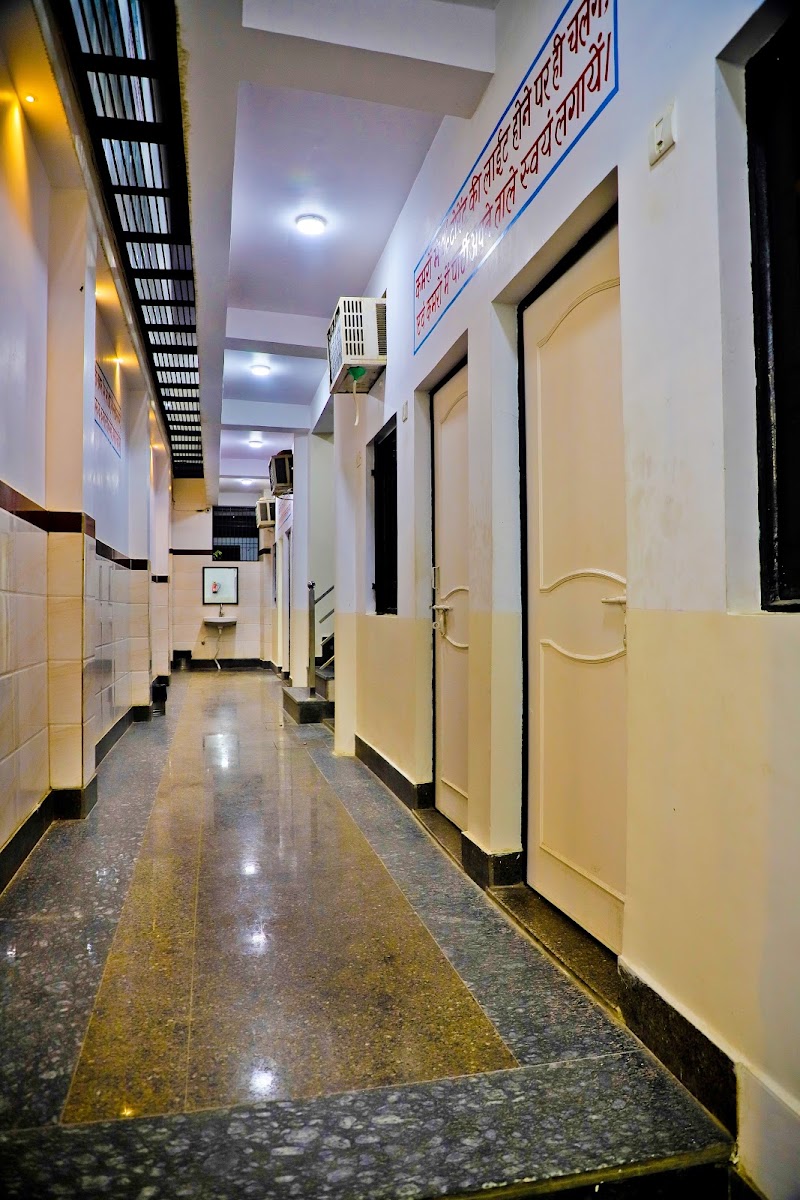 Krishna Palace and guest house - Krishna Palace and guest house 20, Sikandra-Bodla Rd, Dushyant Nagar, Sikandra-Bodla Rd, Dushyant Nagar, Sulabh Puram colony, Lohamandi, Agra, Uttar Pradesh 282007, India