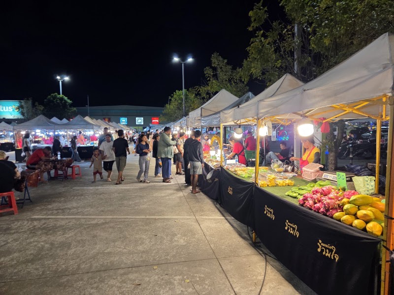 Friday night market - Friday night market R8RM+4JC, Chalong, Mueang Phuket District, Phuket 83000, Thailand