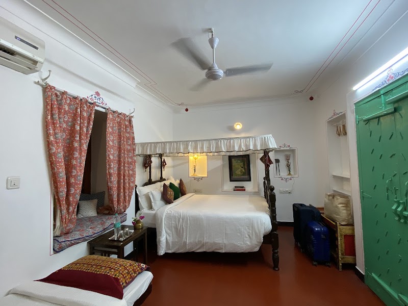 Little Garden Guest House - Little Garden Guest House 121-Bhattayani Chouhtta Kavirao Mohan SInghji ki haveli, Bhatiyani Chohatta, Udaipur, Rajasthan 313001, India