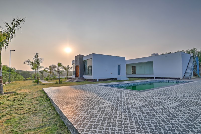 Alaya Stays by ELIVAAS Amaltas Aravali - Alaya Stays by ELIVAAS Amaltas Aravali Farm No C-69, Ansal Aravali Retreat, near PATHWAYS WORLD SCHOOL, Block C, Gurugram, Haryana 122102, India