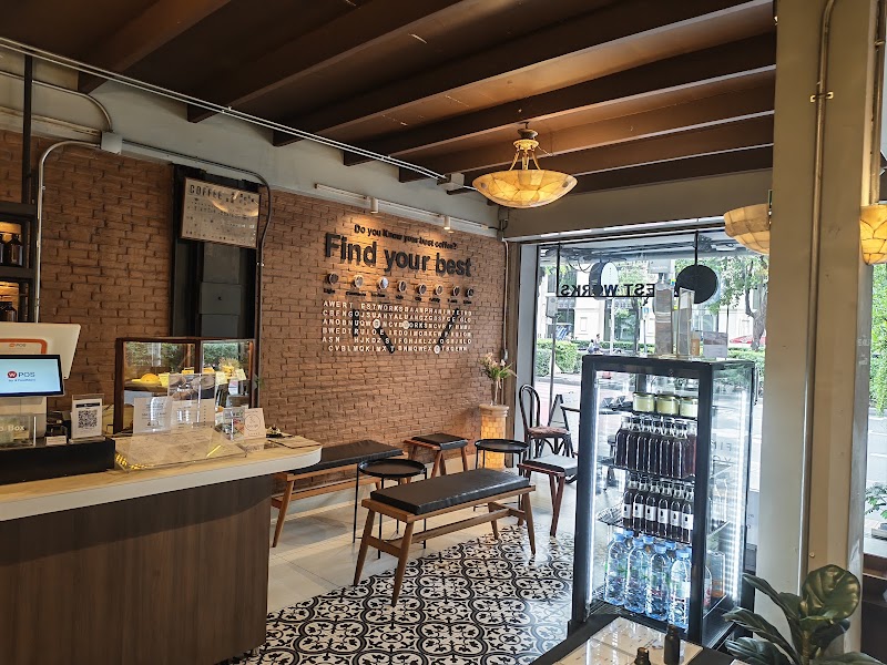 Y'EST WORKS Coffee Bar - Y'EST WORKS Coffee Bar, 732 Sukhumvit Rd, Khwaeng Khlong Tan, Khet Khlong Toei, Krung Thep Maha Nakhon 10110, Thailand