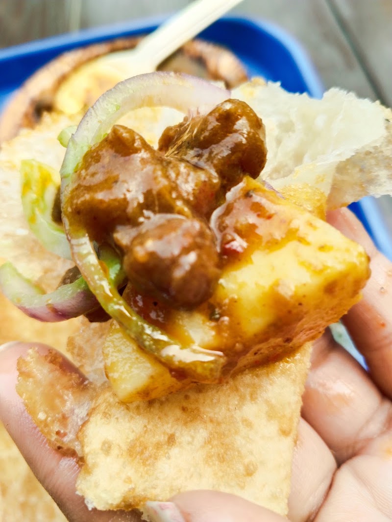 Om Chole Bhature Delhi Wale - Om Chole Bhature Delhi Wale, Shop no. 4, Vyapar Kendra Rd, next to Sai Handloom, Block C, Sushant Lok Phase I, Sector 43, Gurugram, Haryana 122009, India