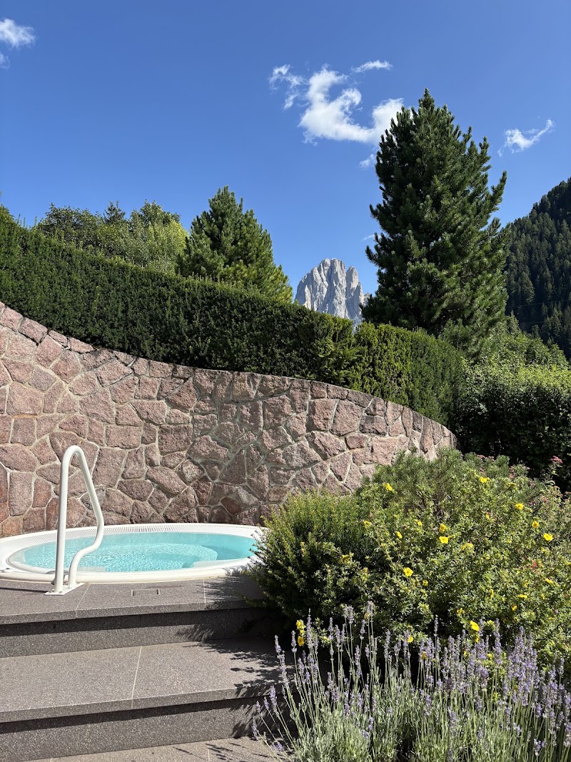 Hotel Garni Mirabel - Hotel Garni Mirabel Str. J. Skasa, 5, 39047 Santa Cristina Valgardena BZ, Italy