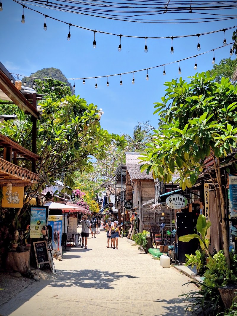 Railay Walking Street - Railay Walking Street 2R6Q+HGW Railay West Beach, Tambon Ao Nang, Amphoe Mueang Krabi, Chang Wat Krabi 81000, Thailand