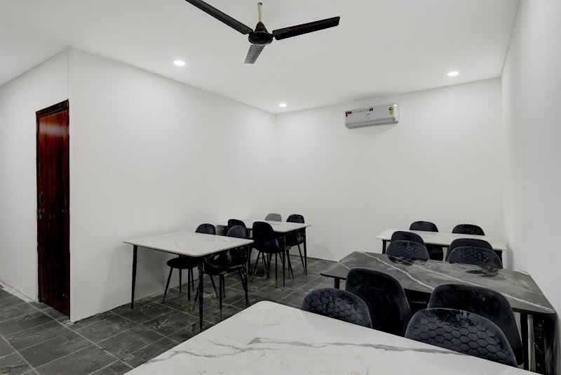 Super Townhouse by OYO Miyapur - Super Townhouse by OYO Miyapur, Survey No. 211, GHMC Circle, Plot No. 43, Balaji Nagar, Serilingampalle (M), Hyderabad, Telangana 500049, India
