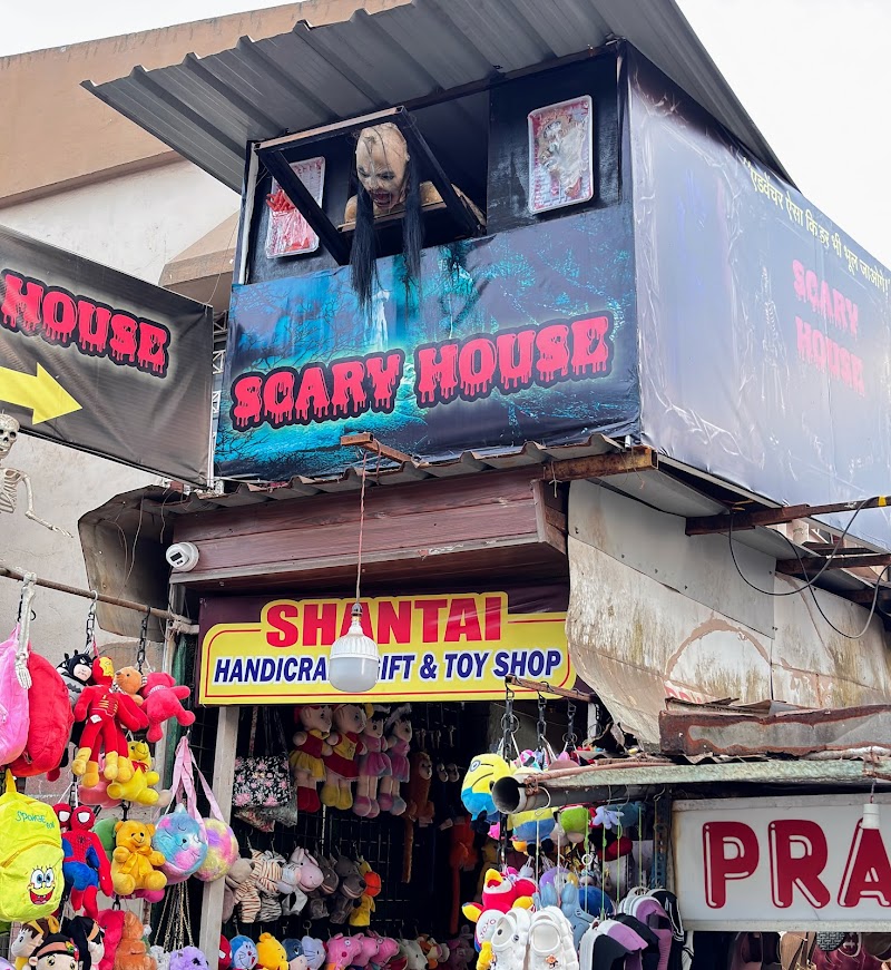Mahabaleshwar market - Mahabaleshwar market, WMF5+M83, 50, Dr Sabne Rd, behind Swami Travels, Main Market, Mahabaleshwar, Maharashtra 412806, India