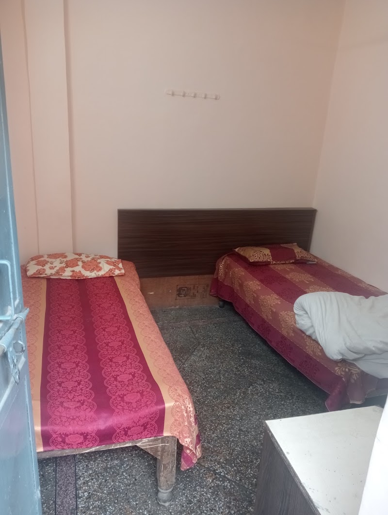 Ever Green Guest House - Ever Green Guest House, 2769, Gali Number 6, behind Mushtaq Rai Khanna Marg, Bazar Sangatrashan, Police chowki, Chuna Mandi, Paharganj, New Delhi, Delhi 110055, India