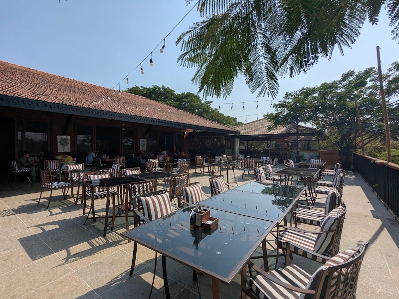 The Deck - Restaurant At Grape County