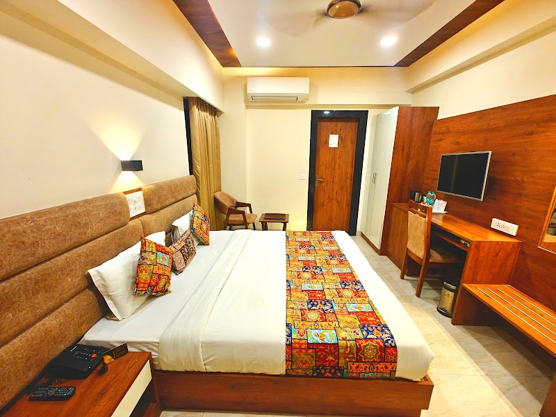Hotel Opulence Inn & Restaurant - Hotel Opulence Inn & Restaurant 3/3 Dholi Magri, Railway Station Rd, behind Natraj Dining Hall, Udiyapole, Jawahar Nagar, Shivaji Nagar, Udaipur, Rajasthan 313001, India