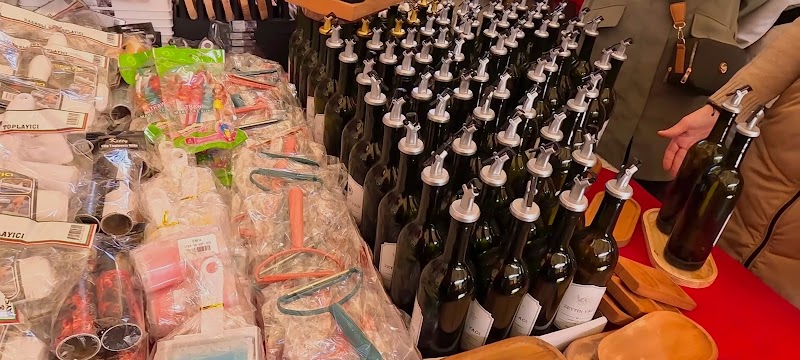 Tuesday and Friday bazaar - Tuesday and Friday bazaar, Hasanpaşa, Uzunçayır Cd., 34722 Kadıköy/İstanbul, Türkiye