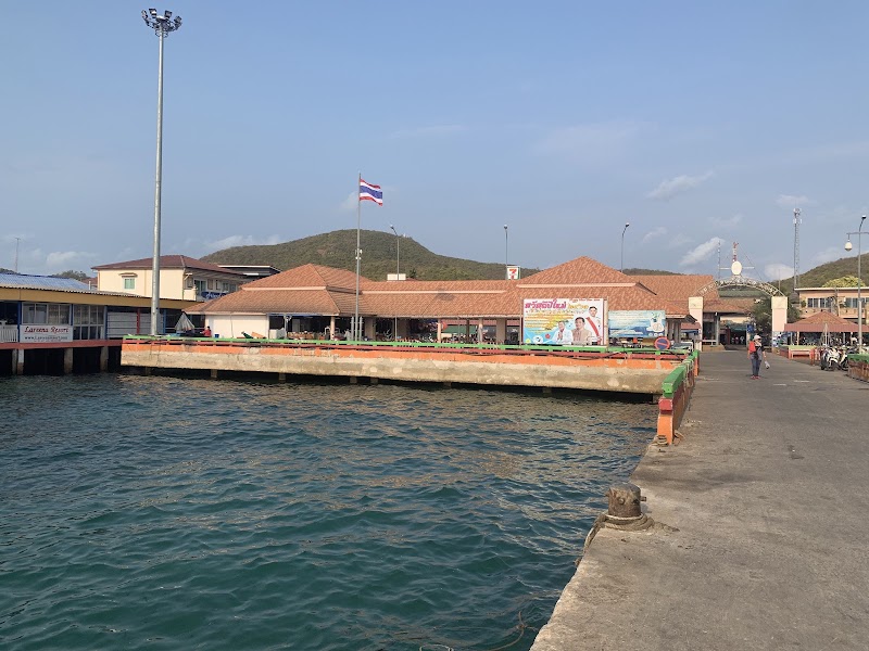 Na Baan pier