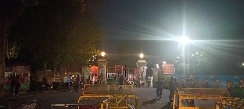 Gate 5, Azad Park - Gate 5, Azad Park, Panna Lal Rd, George Town, Prayagraj, Uttar Pradesh 211002, India