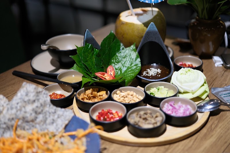 Mầm Vegetarian - Nhà hàng chay Mầm - Mầm Vegetarian - Nhà hàng chay Mầm Sát bên khách sạn 5* Eastin Grand, trước hẻm là Kichi Kichi, gần chùa Đại Giác, 197 Đ. Nguyễn Văn Trỗi, Phú Nhuận, Hồ Chí Minh 70000, Vietnam