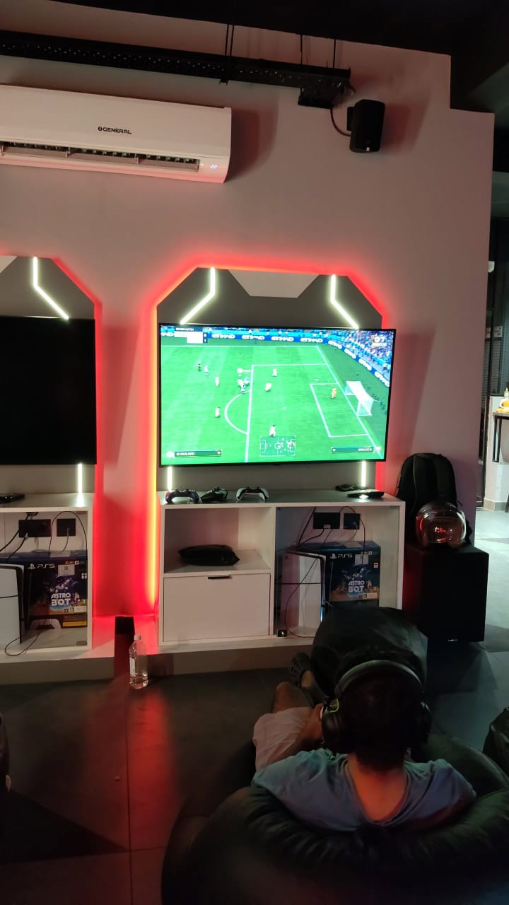 Gritty Gaming Lounge & Cafe - Gritty Gaming Lounge & Cafe Shop No, Ground Floor, M-23, Block M, Old DLF Colony, Sector 14, Gurugram, Haryana 122007, India