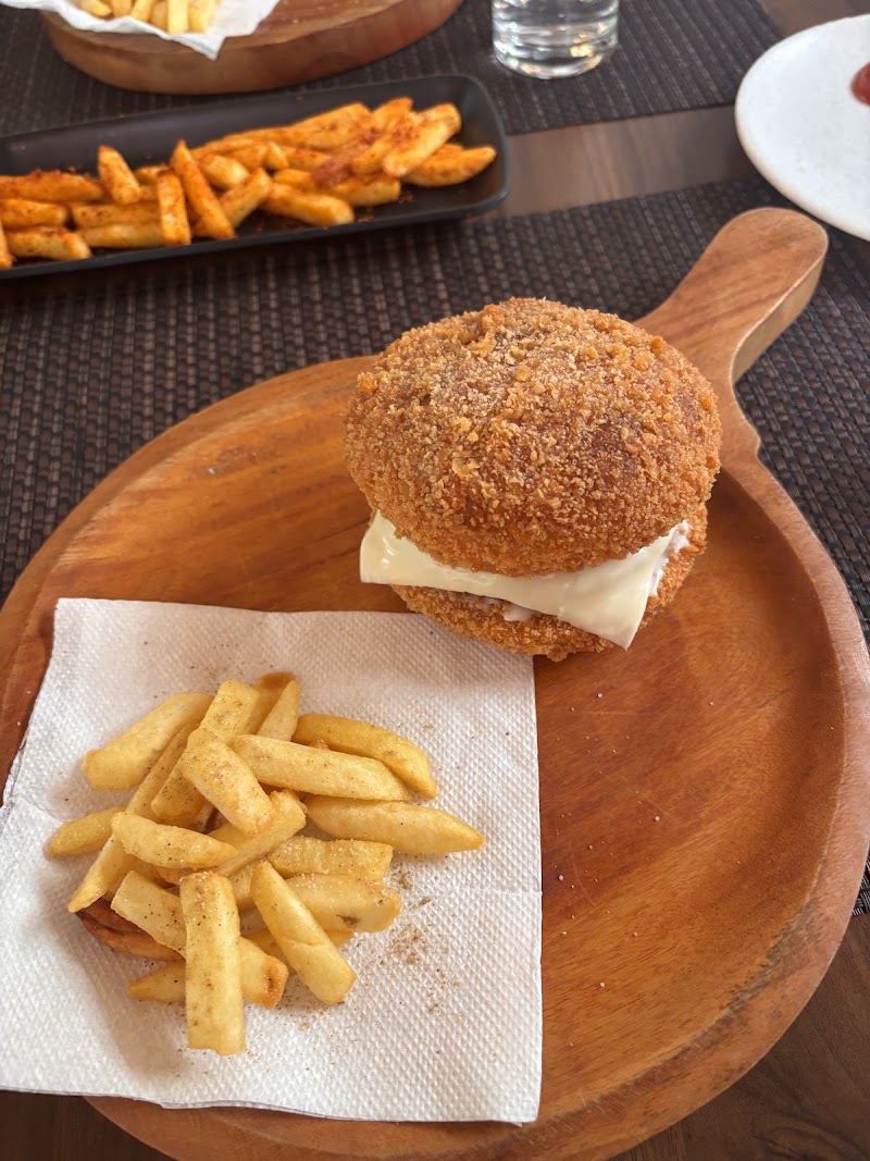 Hidma's Cafe and Coffee House - Hidma's Cafe and Coffee House Top Floor, Hadimba Motors complex, opposite SDM Residence, Siyal, Manali, Himachal Pradesh 175131, India