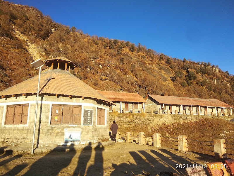 Trail start - Khaliya Bugyal & Khaliya Top - Trail start - Khaliya Bugyal & Khaliya Top 365C+P99, Munsyari - Thal Road, Munsyari, Uttarakhand 262554, India