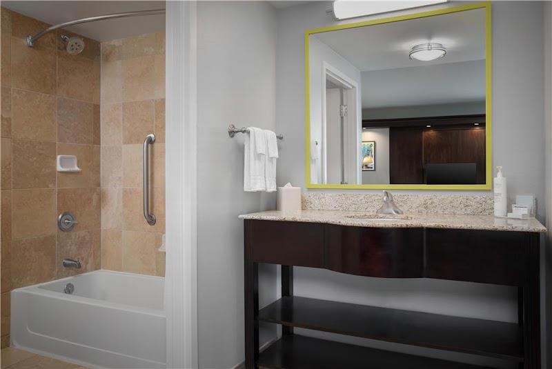 Hampton Inn & Suites Omaha-Downtown - Hampton Inn & Suites Omaha-Downtown, 1212 Cuming St, Omaha, NE 68102, USA