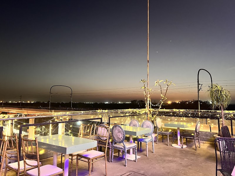Mocha Sky - Mocha Sky Above Travotel Hotel, Opposite Sonegaon, Wardha Rd, Karve Nagar, Somalwada, Nagpur, Maharashtra 440025, India