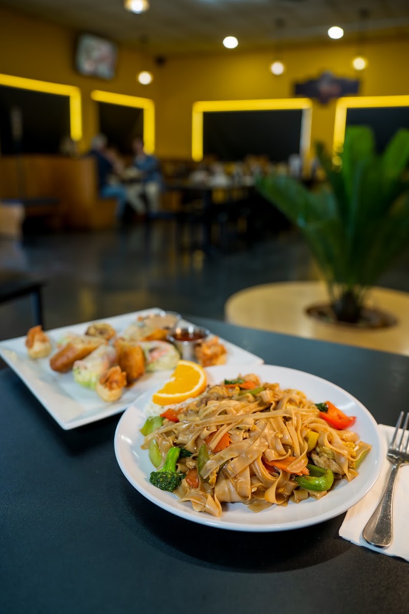 Family Thai Restaurant - Family Thai Restaurant, 2623 E 11th St, Tulsa, OK 74104, USA