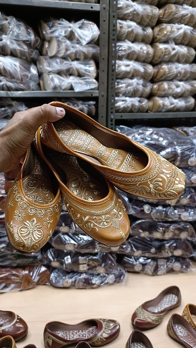 Bapu Bazar Jutti Mojari - Bapu Bazar Jutti Mojari Shop No. 4-5, Basement, Madan Mansion, opposite Link Road, Bapu Bazar, Biseswarji, Jaipur, Jaipur Nagar Nigam Area, Rajasthan 302003, India