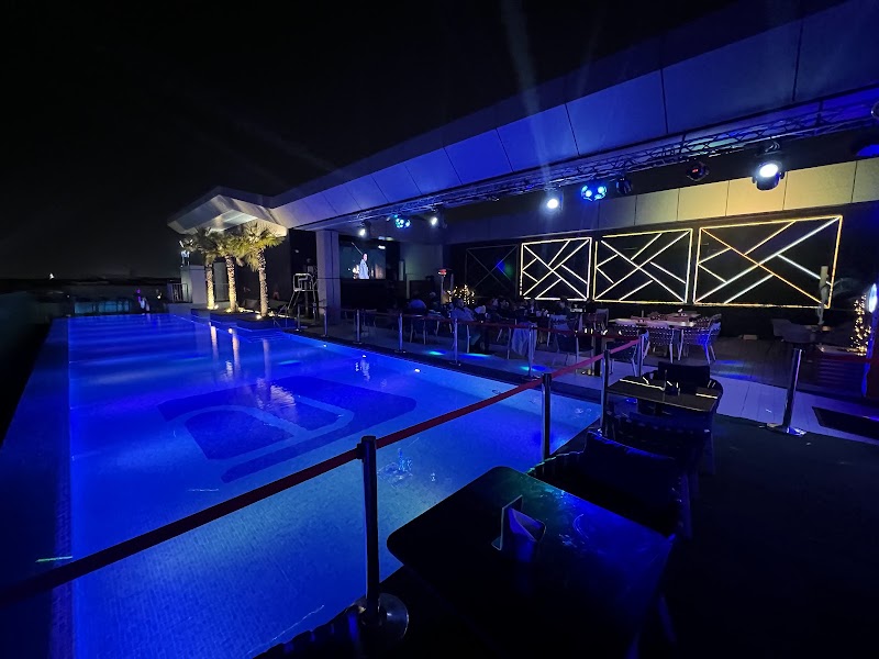 High Note Pool & Sky Lounge - High Note Pool & Sky Lounge Rooftop Level, Aloft Al Mina Hotel - الرفاعة - دبي - United Arab Emirates
