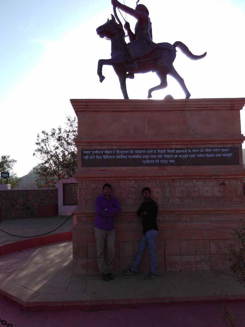 Taragarh Fort - Taragarh Fort, Taragarh Rd, Taragarh, Ajmer, Rajasthan 305001, India