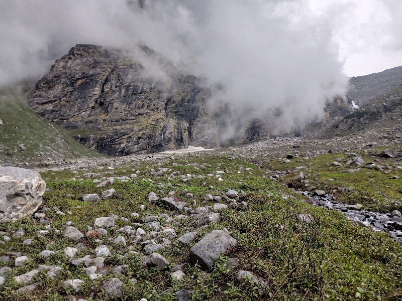 Manali Local Taxi Services - Manali Local Taxi Services, Mall Rd, near Kunzum Hotel, Siyal, Manali, Himachal Pradesh 175131, India