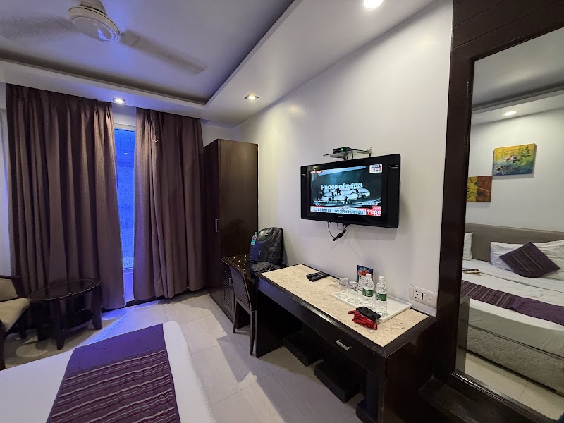 Le ROI Delhi Hotel, Paharganj - Le ROI Delhi Hotel, Paharganj Railway Station, No.2206, Rajguru Marg, near New Delhi, Bazar Sangatrashan, Chuna Mandi, Paharganj, New Delhi, Delhi 110055, India