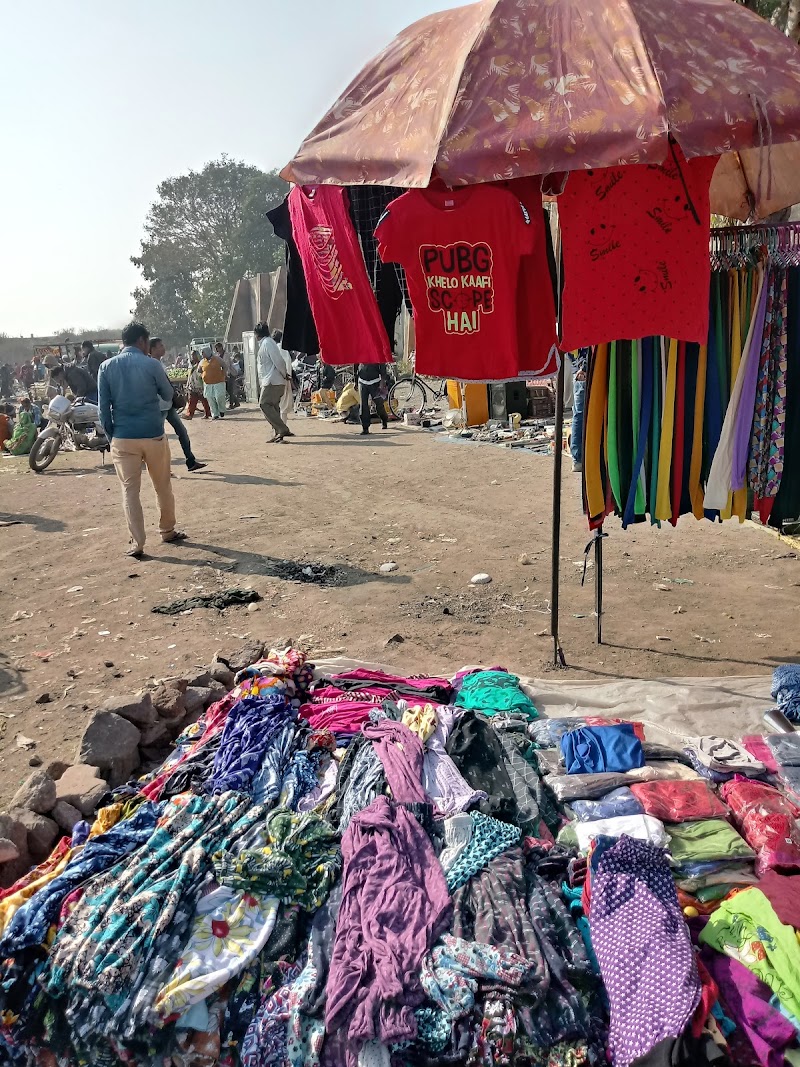 Rajkot Ravivari Market - Rajkot Ravivari Market, Doordarshan Kendra Colony, GIDC, Rajkot, Gujarat 360003, India