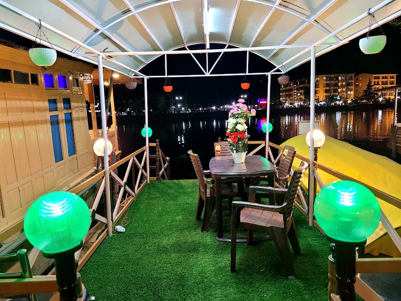 Houseboat Tashkand - Houseboat Tashkand 08, Boulevard Rd, opp. Ghat, Karapura, dal lake, Srinagar, 190001