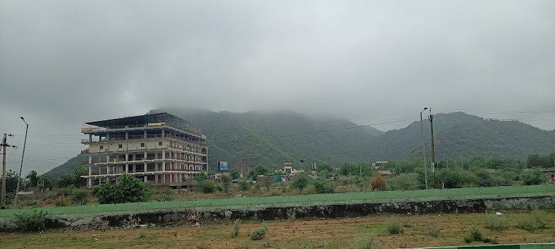 Neemrana - Neemrana X96G+4MX, Jaipur - Delhi Expy, near RSL PG, Neemrana, Majrakath, Rajasthan 301705, India