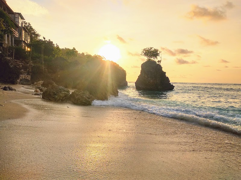 Bingin Beach - Bingin Beach, 54V7+V72, Jl. Pantai Bingin, Pecatu, Kec. Kuta Sel., Kabupaten Badung, Bali 80361, Indonesia