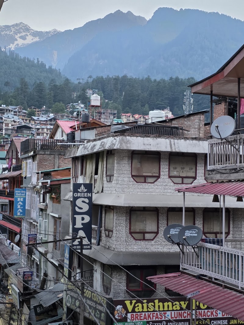 Hotel Snow View Manali - Hotel Snow View Manali The Mall, Mall Rd, Siyal, Manali, Himachal Pradesh 175131, India