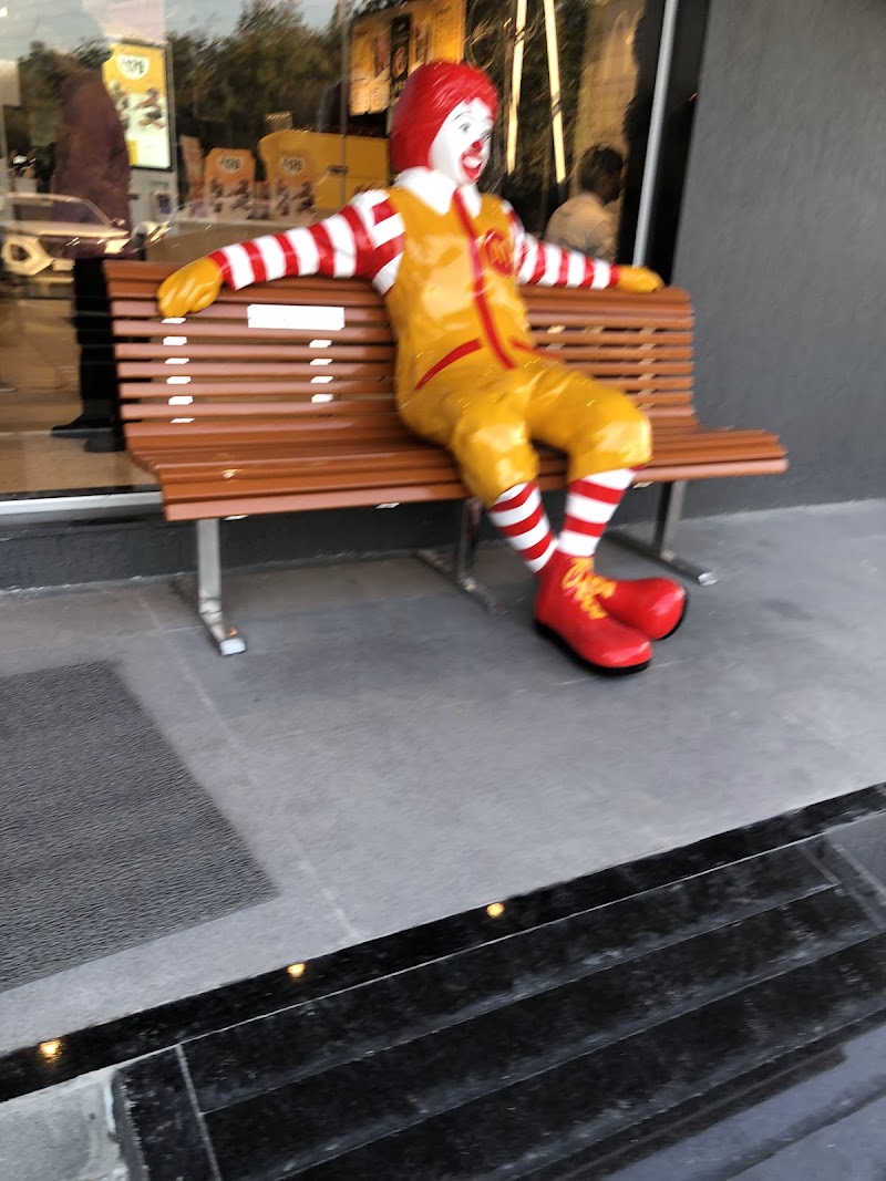 McDonald's - McDonald's, Plot no.128A & 128B, City Survey No.652, Kh.no. 40 and41, Joras Co-Operative Housing society, Layout, Katol Rd, Friends Colony, Mouza-Borgaon, Narmada Colony, Nagpur, Maharashtra 440013, India