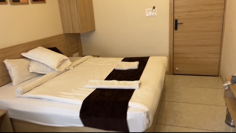 Hotel Kusum Kunj - Hotel Kusum Kunj 31, Khurram Shah Jahan Marg Towards, Gadhapulia square, to, rangbawdi marg, Sakhipura, Ujjain, Madhya Pradesh 456001, India