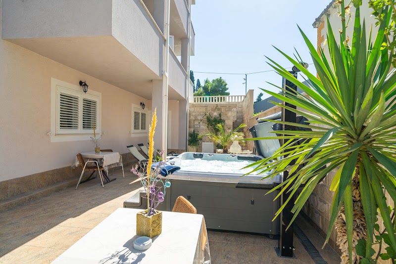 Apartments Villa Aura - Apartments Villa Aura Ul. Silvija Strahimira Kranjčevića 3a, 20000, Dubrovnik, Croatia